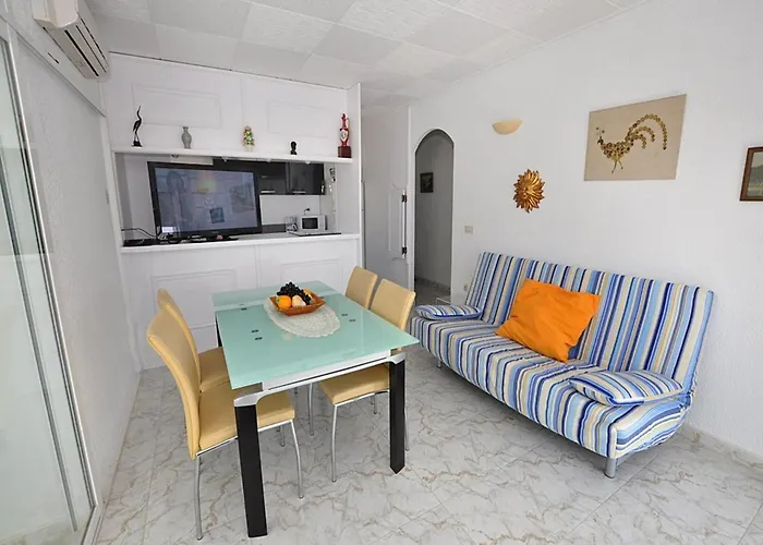 Beautiful Apartment In Roses With Views